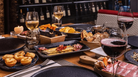 VIDAGO PALACE TOUR TO THE WINE CELLAR + TASTING